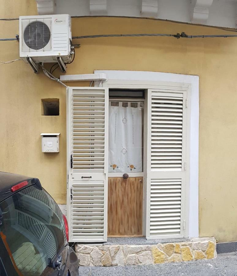Giovanni S Little House CTA Exterior foto